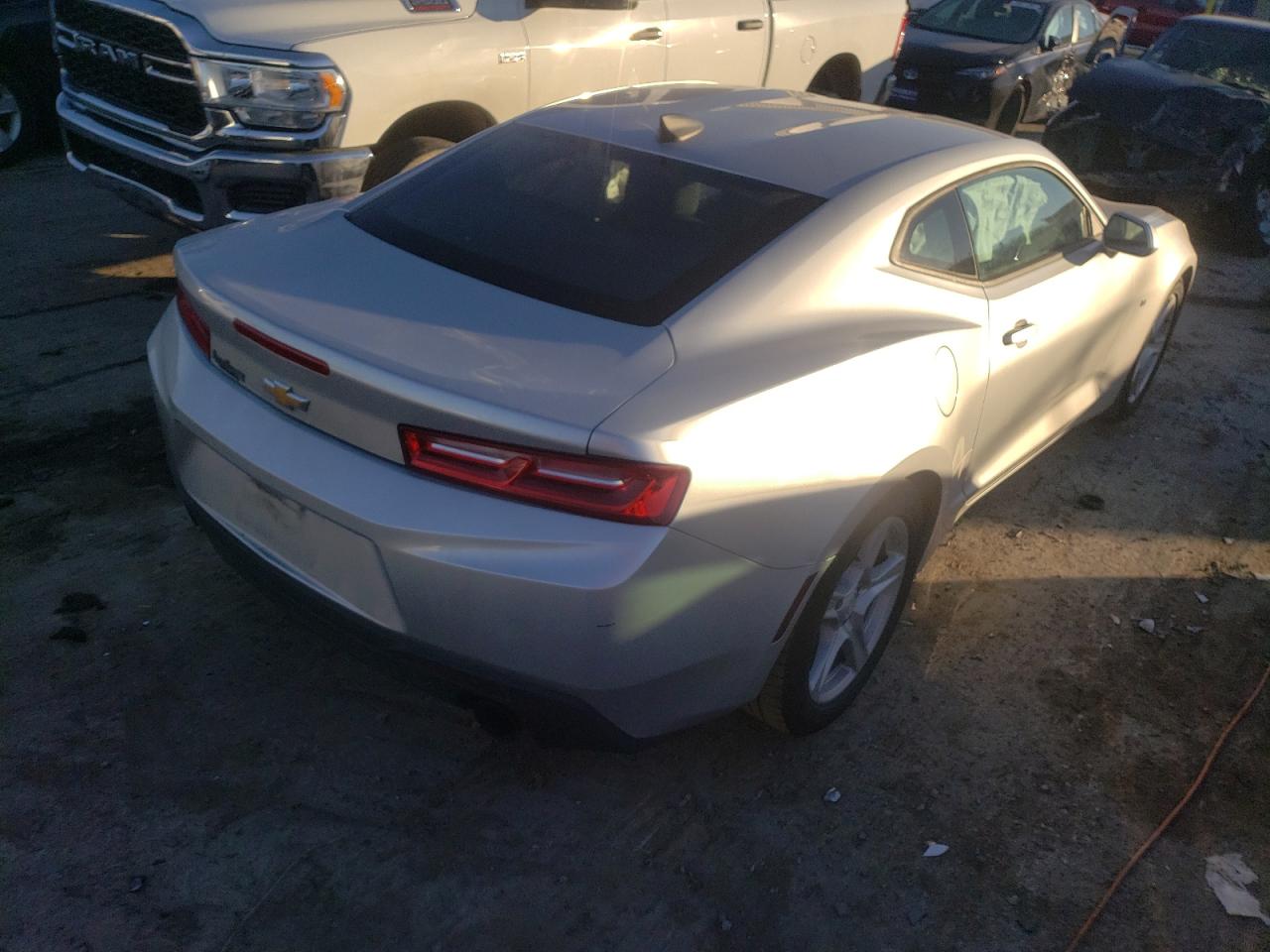 Photo 4 from auction – 2018 CHEVROLET CAMARO LT with VIN 1G1FB1RX5J0123989