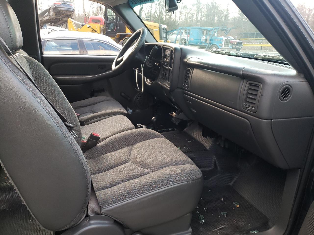 Photo 5 from auction – 2003 CHEVROLET SILVERADO with VIN 1GCEK19V83E363898