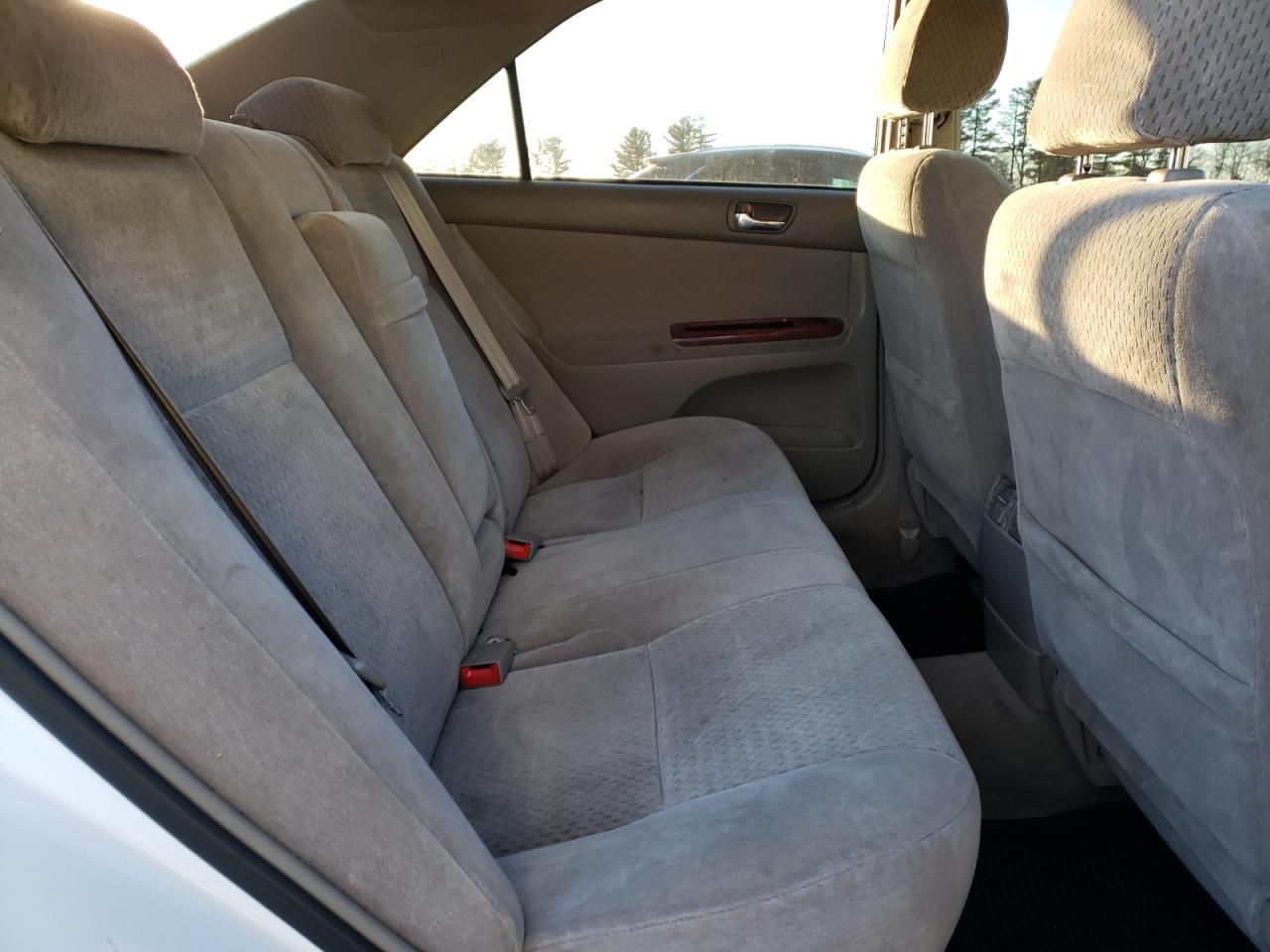Photo 6 from auction – 2002 TOYOTA CAMRY LE with VIN 4T1BF30K52U024778