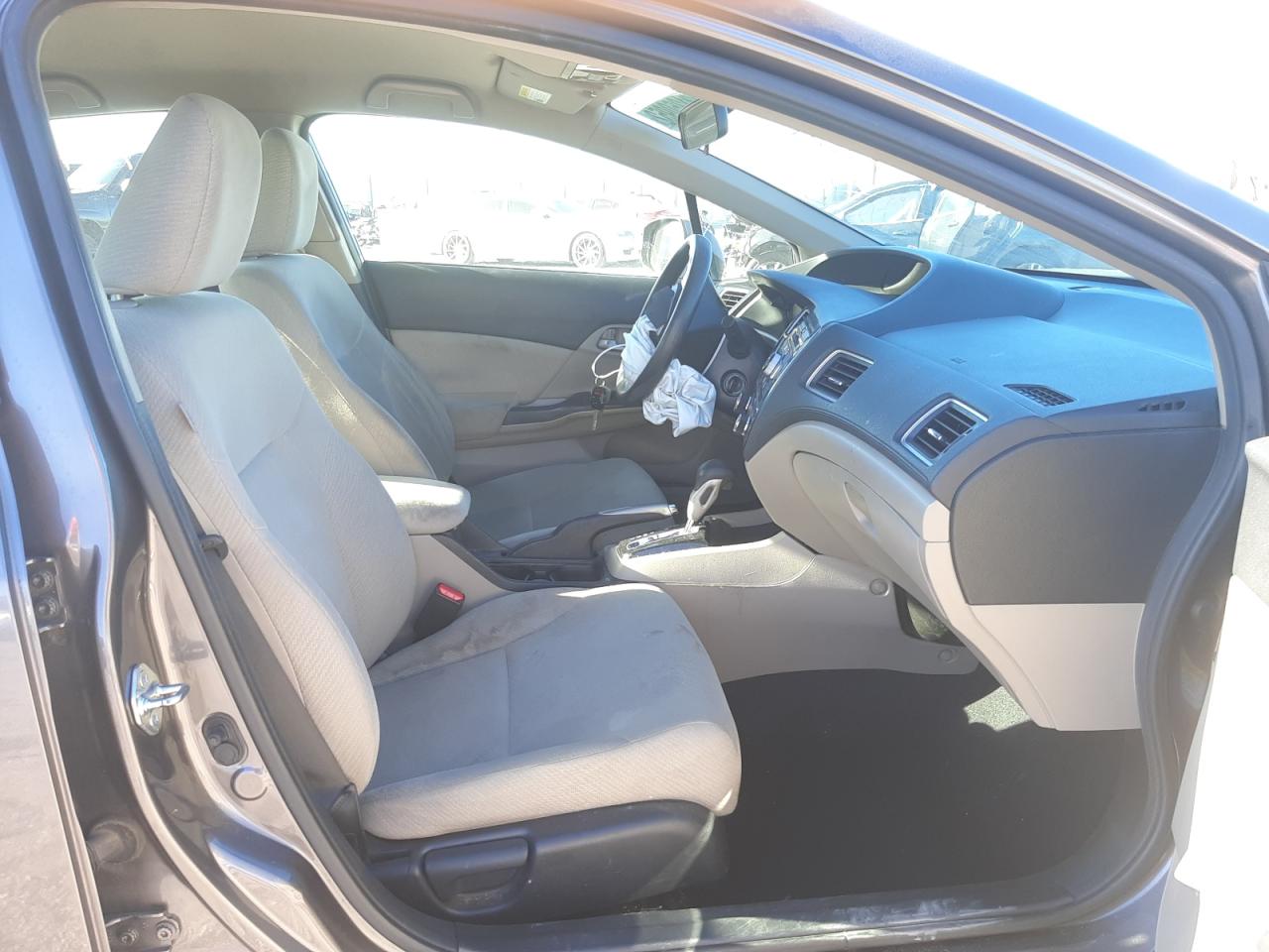 Photo 19 from auction – 2013 HONDA CIVIC LX with VIN 19XFB2F50DE209125