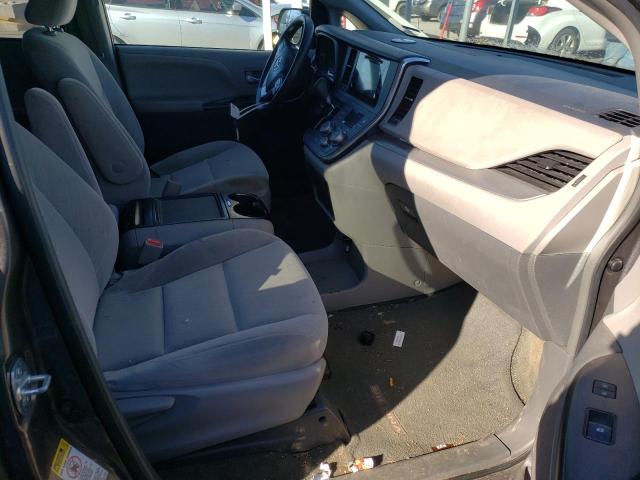 Photo 5 from auction – 2017 TOYOTA SIENNA LE with VIN 5TDKZ3DC2HS823199