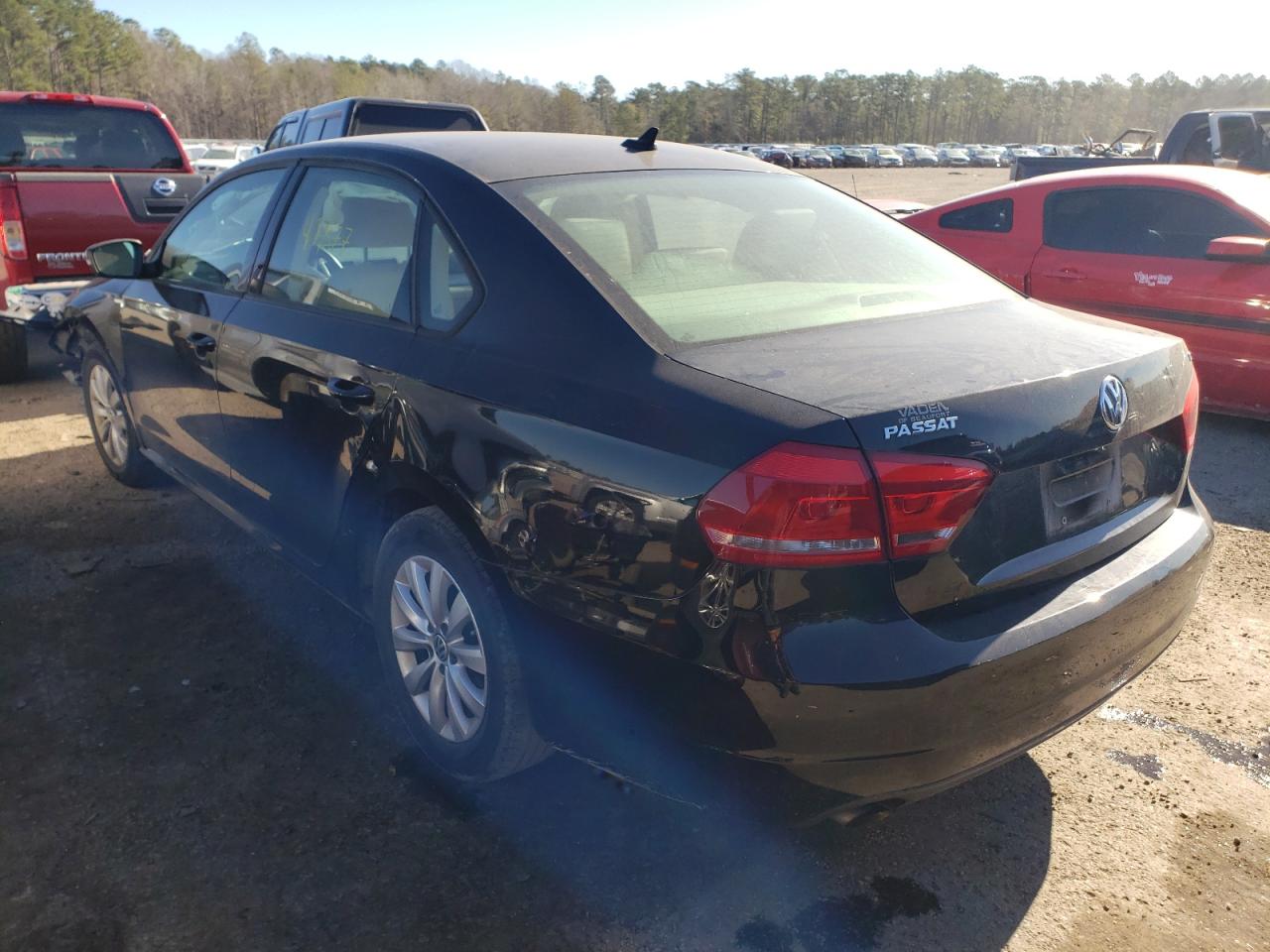 Photo 3 from auction – 2015 VOLKSWAGEN PASSAT S with VIN 1VWAS7A3XFC068455