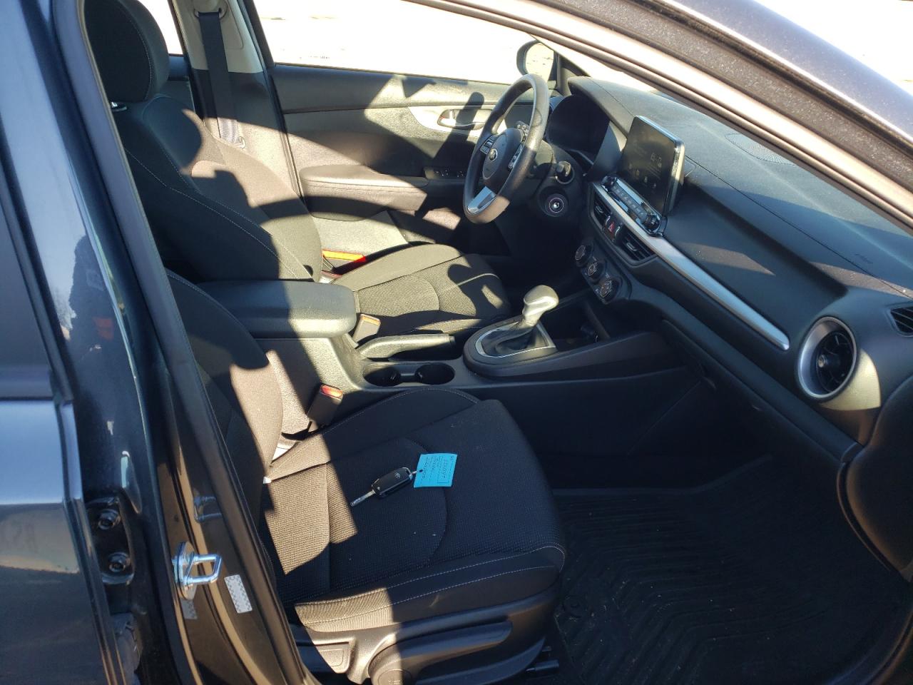 Photo 5 from auction – 2021 KIA FORTE FE with VIN 3KPF24AD1ME347900