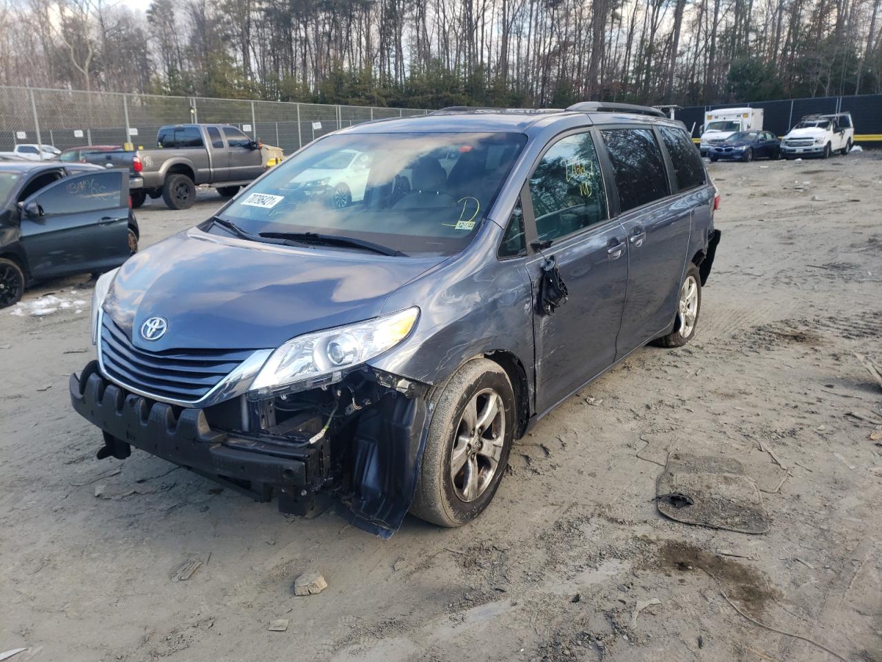 Photo 2 from auction – 2017 TOYOTA SIENNA LE with VIN 5TDKZ3DC3HS767614