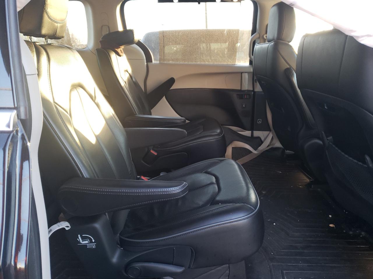 Photo 6 from auction – 2018 CHRYSLER PACIFICA L with VIN 2C4RC1GG8JR357585