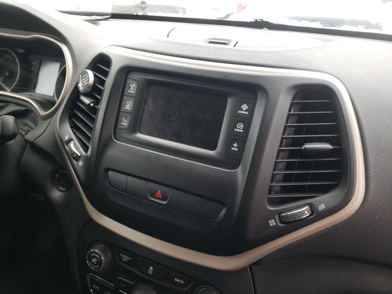 Photo 9 from auction – 2015 JEEP CHEROKEE L with VIN 1C4PJLCB5FW636803
