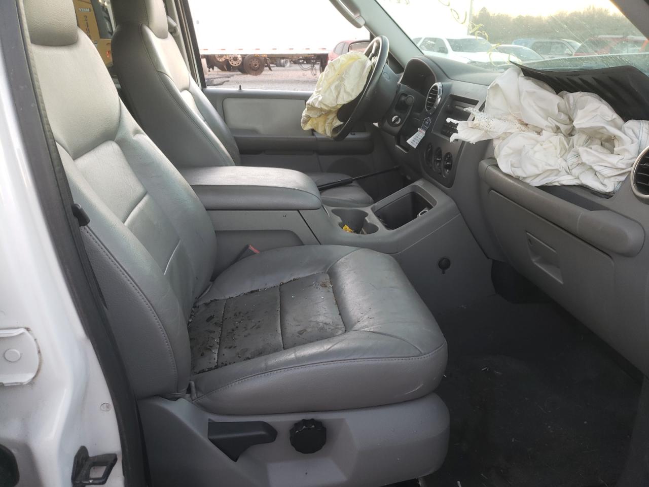 Photo 5 from auction – 2004 FORD EXPEDITION with VIN 1FMPU15L94LA56675