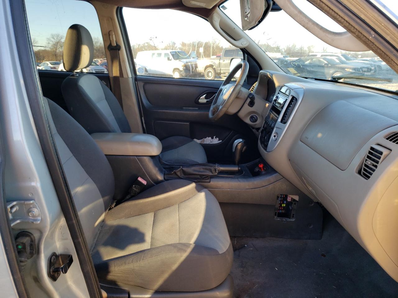 Photo 5 from auction – 2005 MERCURY MARINER with VIN 4M2YU56125DJ14919