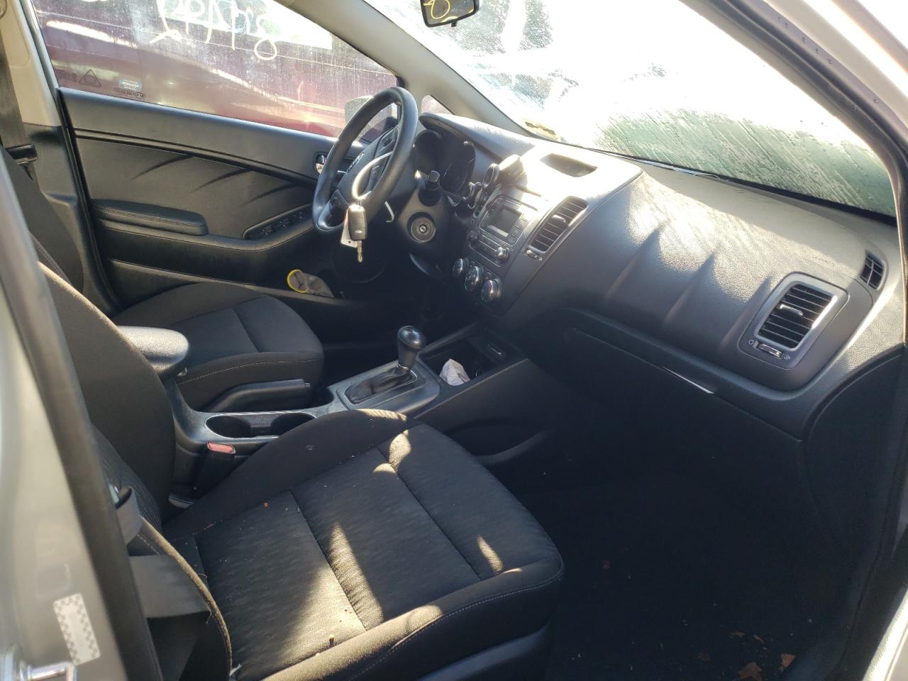 Photo 5 from auction – 2016 KIA FORTE LX with VIN KNAFK4A61G5459174