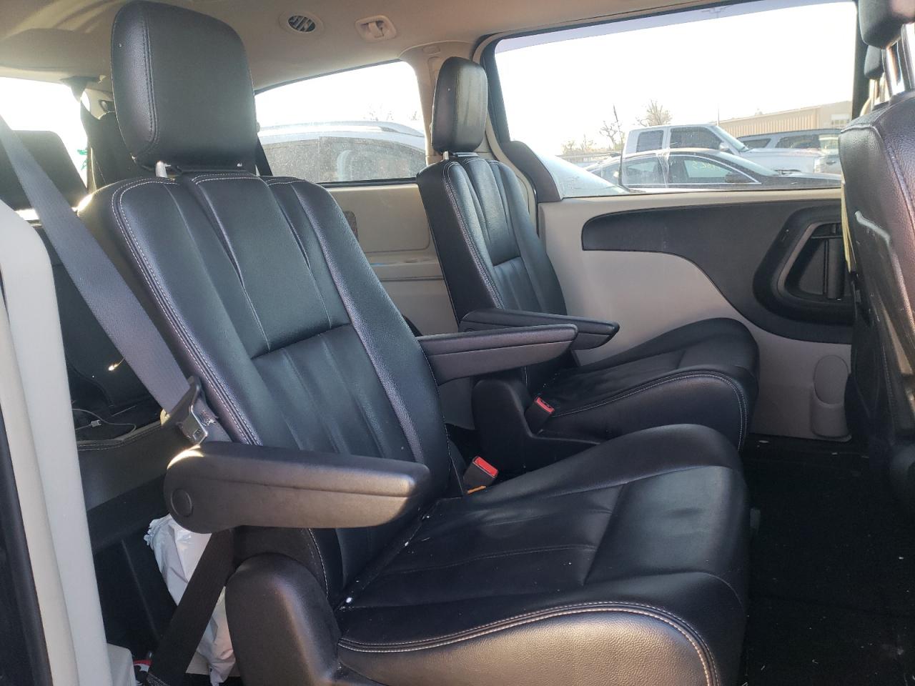 Photo 6 from auction – 2014 CHRYSLER TOWN & COU with VIN 2C4RC1BG7ER255644