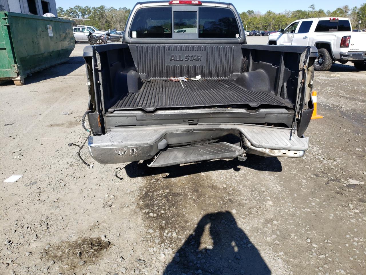 Photo 9 from auction – 2005 NISSAN FRONTIER K with VIN 1N6AD06U75C429934
