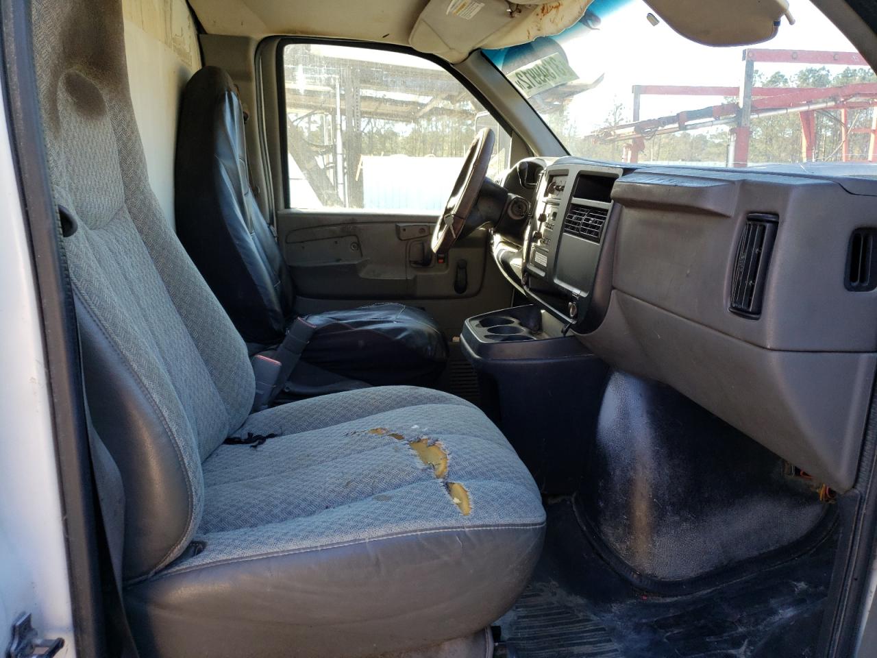 Фото 5 с аукциона – 2003 GMC SAVANA CUT с VIN 1GDGG31VX31904115