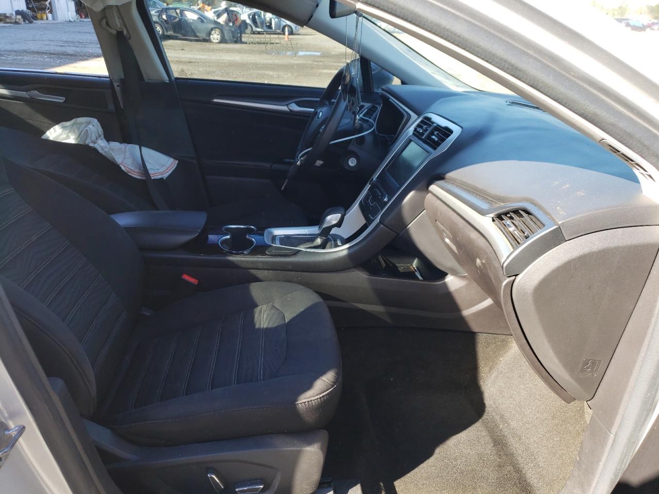 Photo 5 from auction – 2016 FORD FUSION SE with VIN 3FA6P0H73GR237427