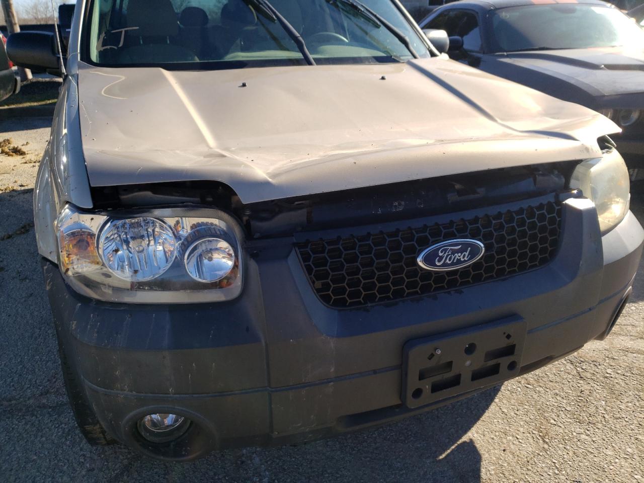 Photo 9 from auction – 2005 FORD ESCAPE XLT with VIN 1FMYU93135DA02112