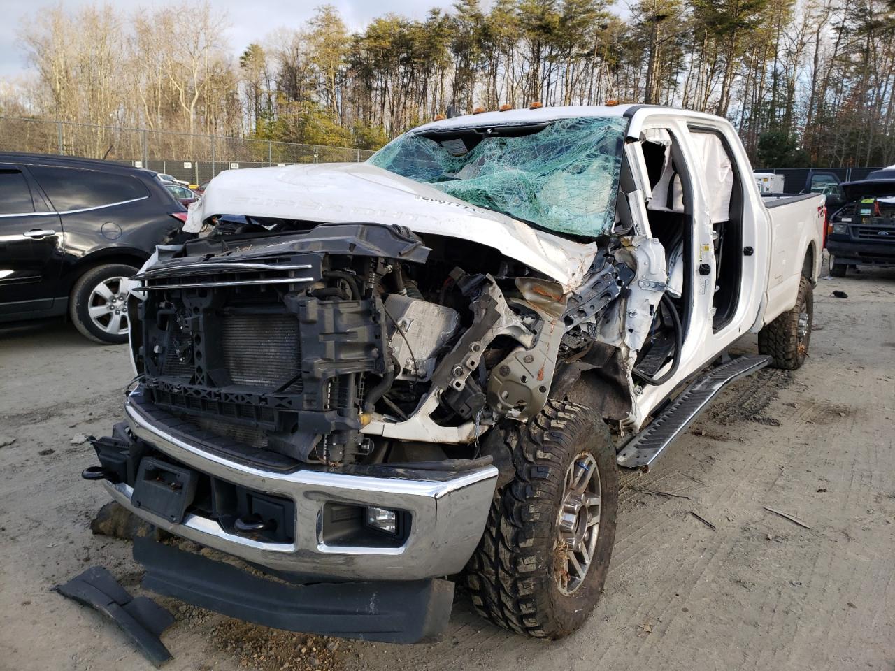 Photo 2 from auction – 2019 FORD F350 SUPER with VIN 1FT8W3BT2KEF87656