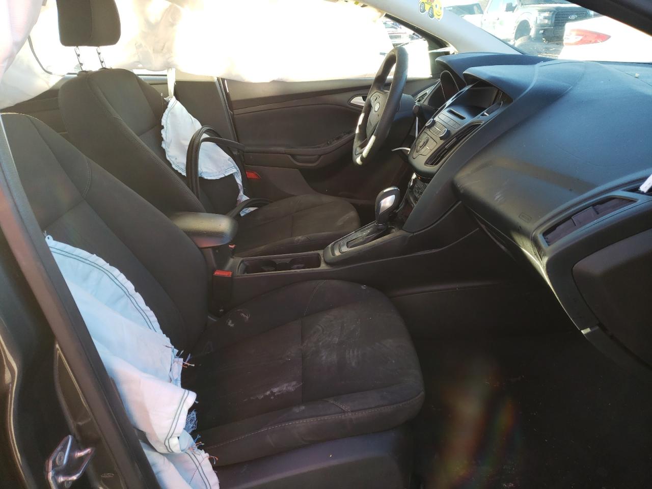 Photo 5 from auction – 2016 FORD FOCUS SE with VIN 1FADP3F24GL284514