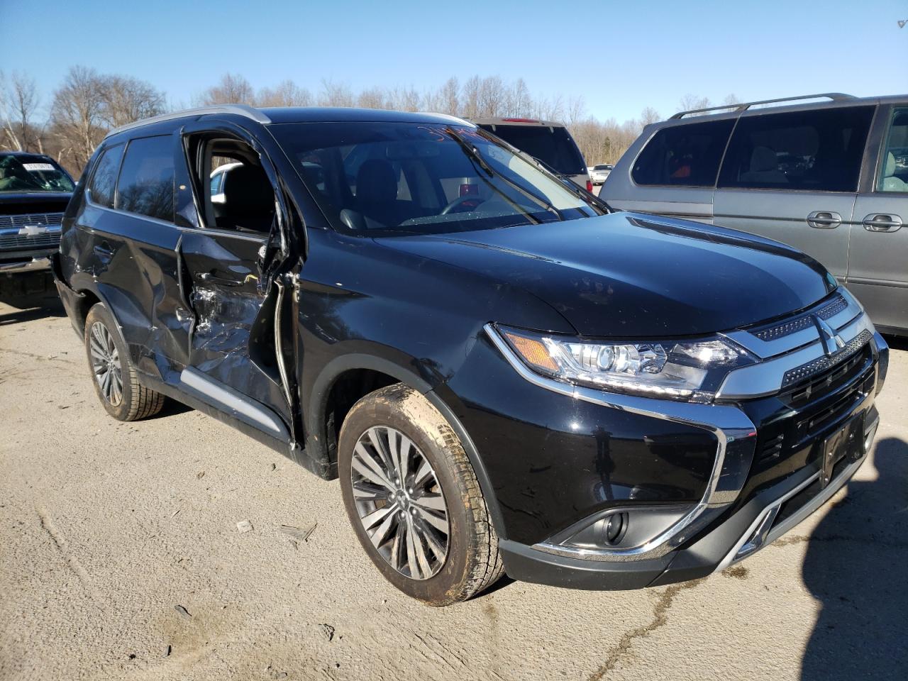 MITSUBISHI OUTLANDER 2019 with VIN JA4AD3A37KZ020838 - Photo from auction