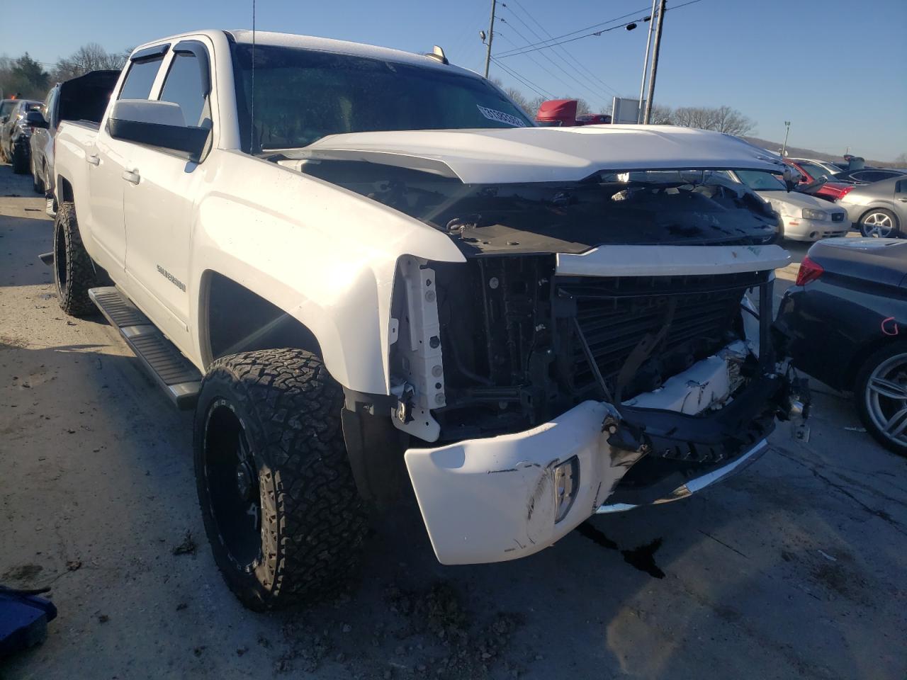 CHEVROLET SILVERADO 2018 with VIN 3GCUKREC6JG377660 - Photo from auction