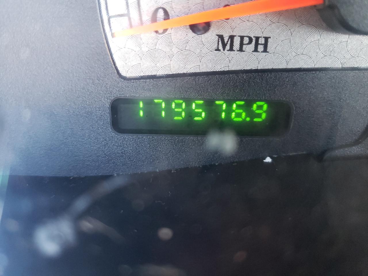 Photo 8 from auction – 2001 FORD F150 SUPER with VIN 1FTRW07L41KA67681