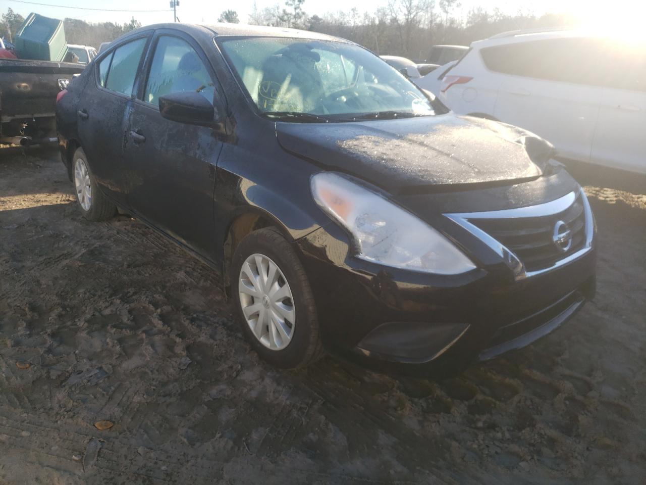 NISSAN VERSA S 2018 with VIN 3N1CN7AP3JL859481 - Photo from auction