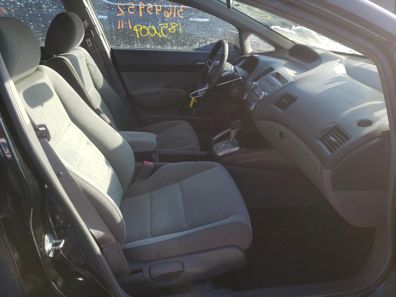 Photo 5 from auction – 2010 HONDA CIVIC LX with VIN 19XFA1F57AE035353