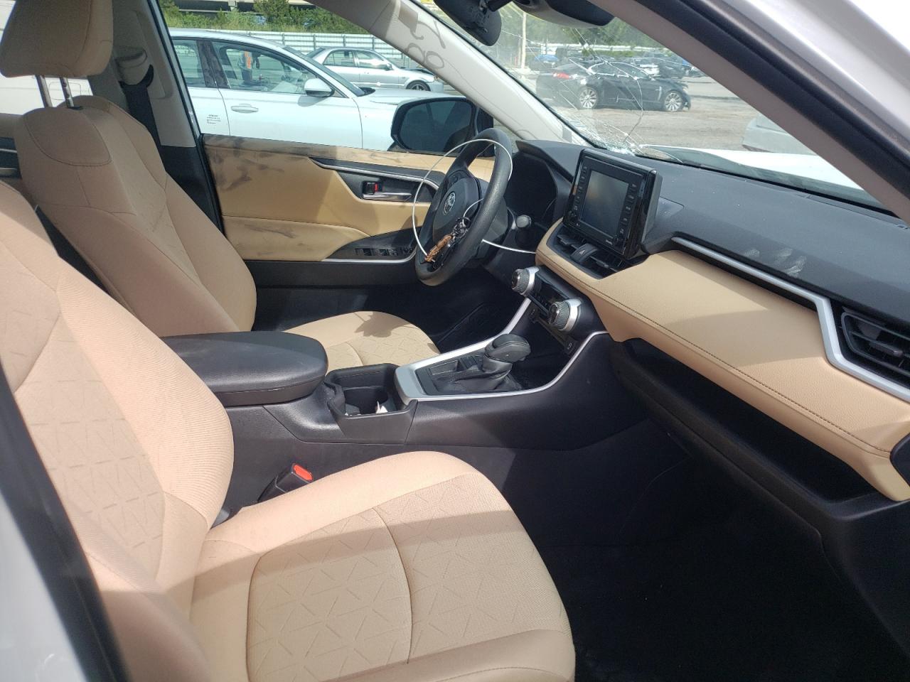 Photo 5 from auction – 2021 TOYOTA RAV4 XLE with VIN 2T3W1RFV8MC158653