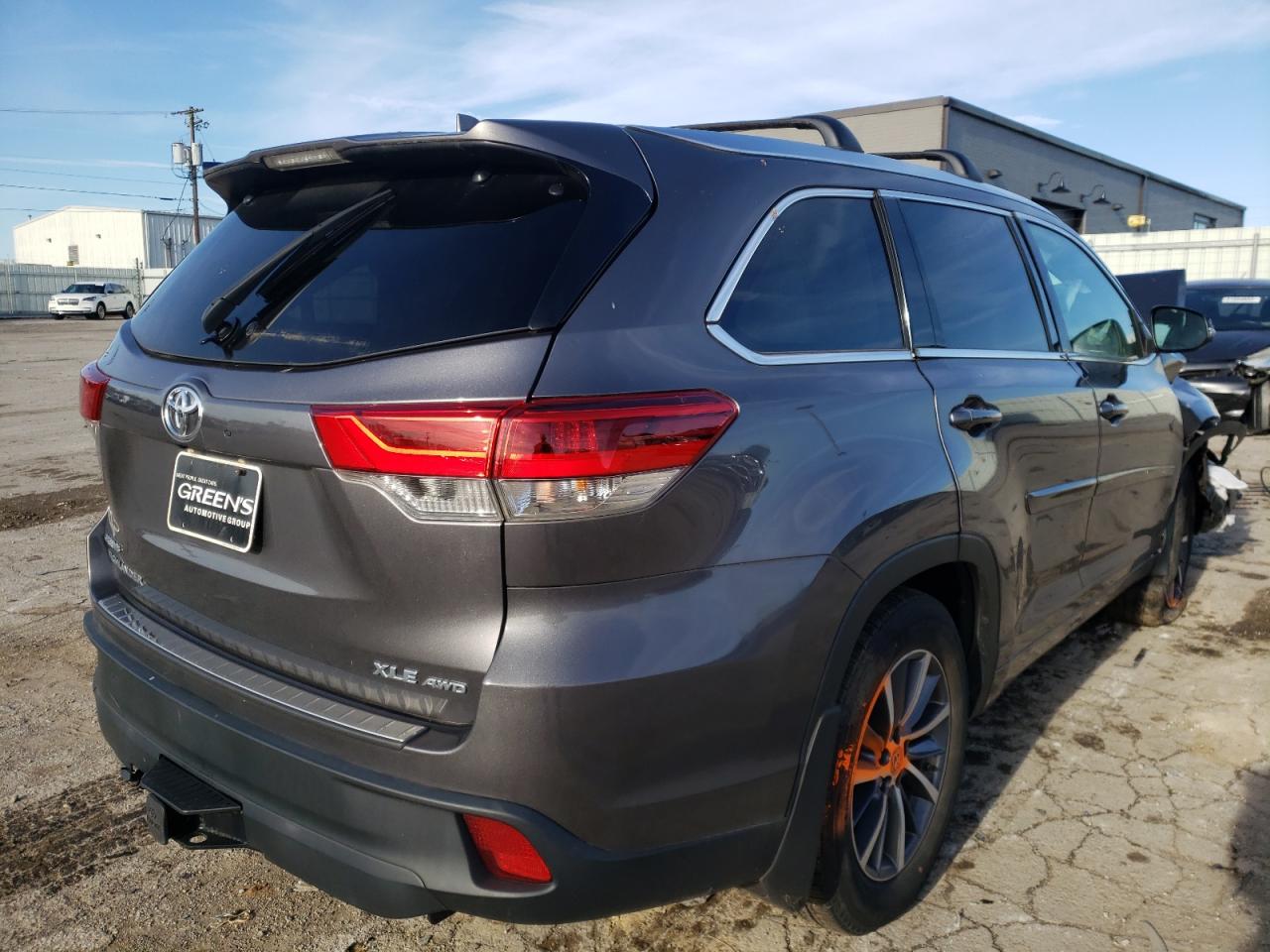 Photo 4 from auction – 2018 TOYOTA HIGHLANDER with VIN 5TDJZRFH0JS809962