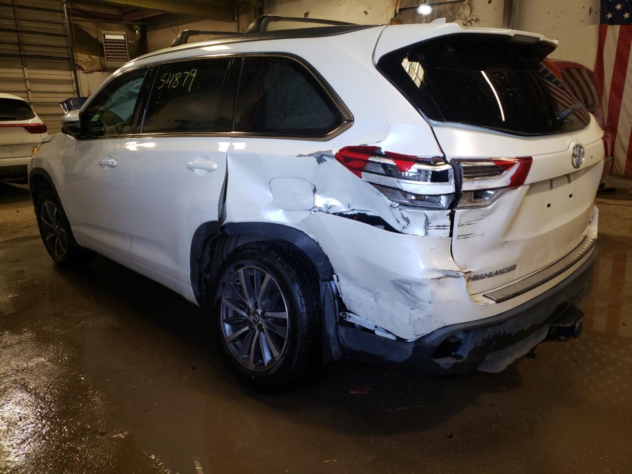 Photo 3 from auction – 2017 TOYOTA HIGHLANDER with VIN 5TDJZRFH8HS396845