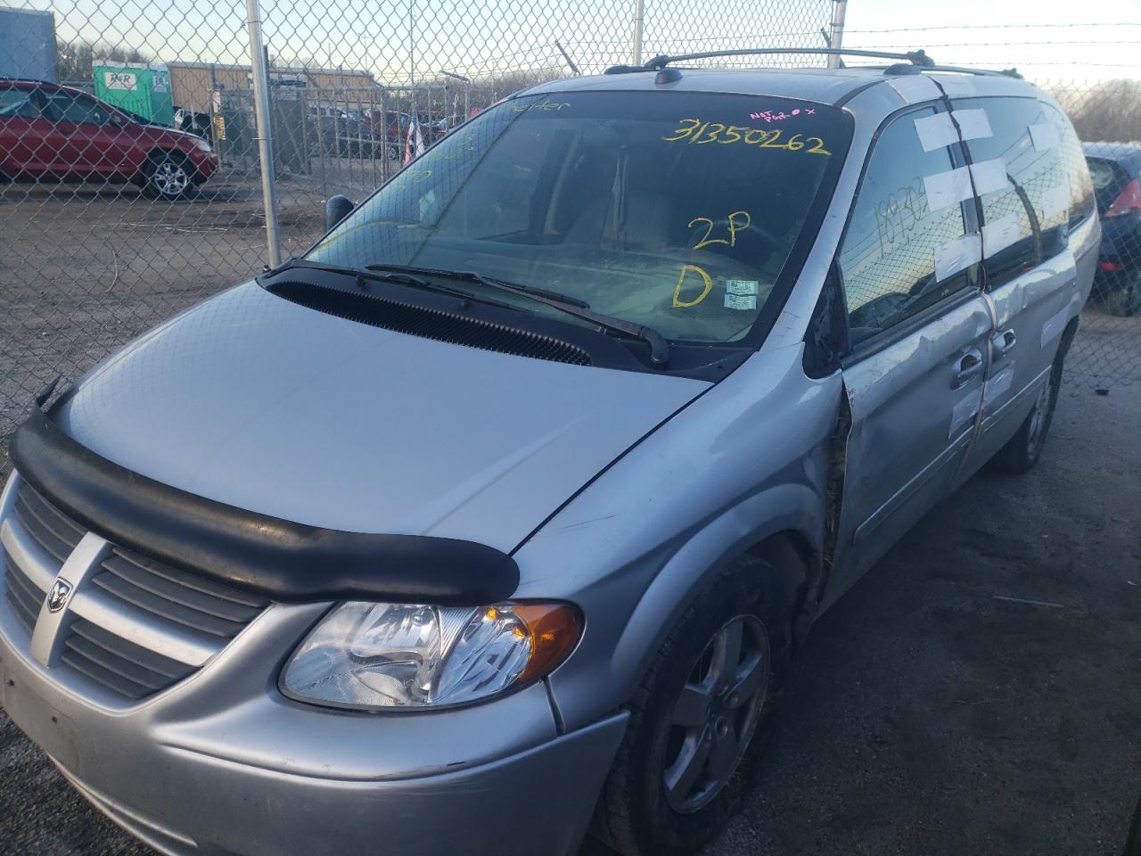 Photo 9 from auction – 2005 DODGE GRAND CARA with VIN 2D8GP44L75R423274