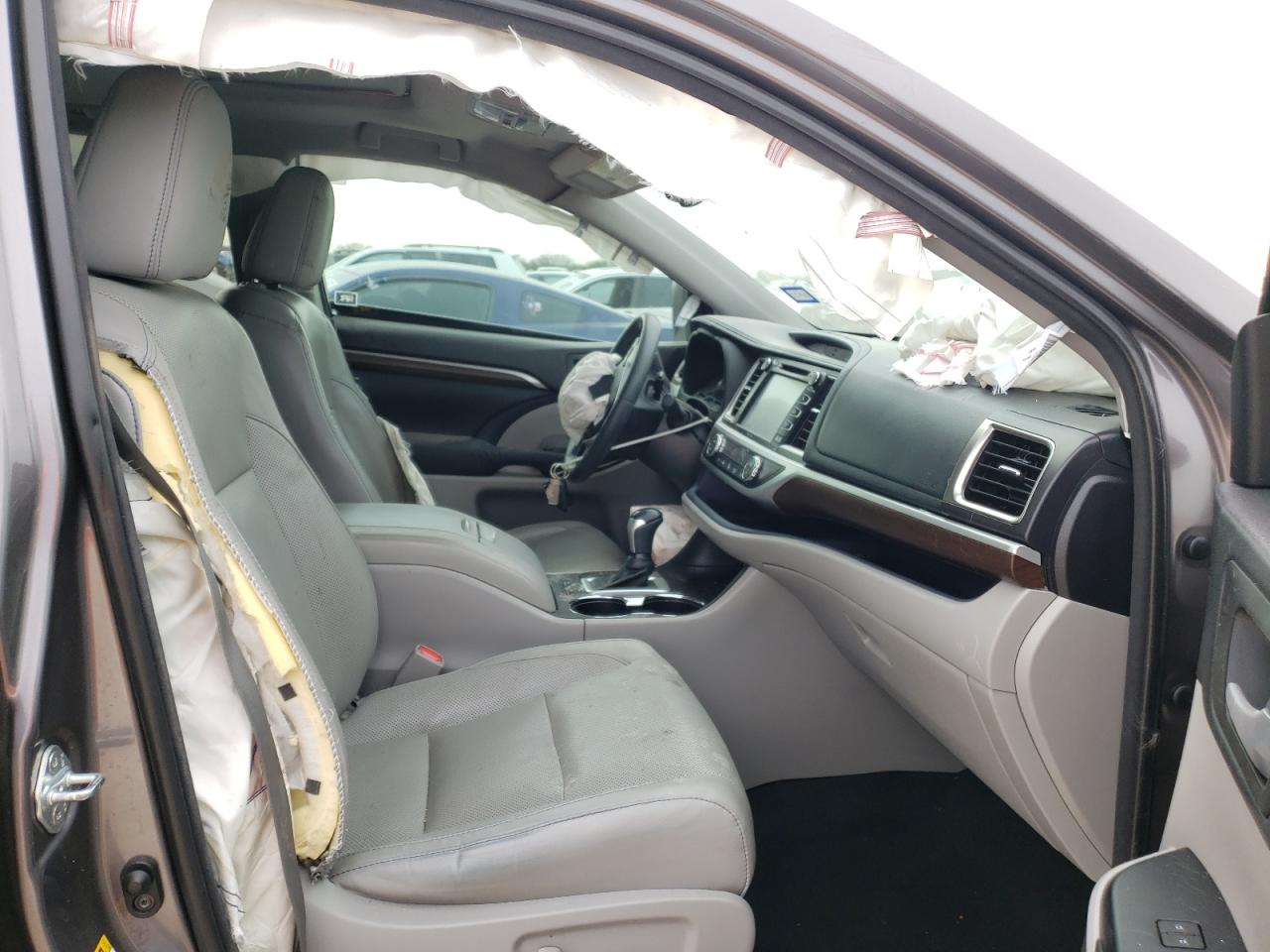 Photo 5 from auction – 2015 TOYOTA HIGHLANDER with VIN 5TDYKRFH2FS119012