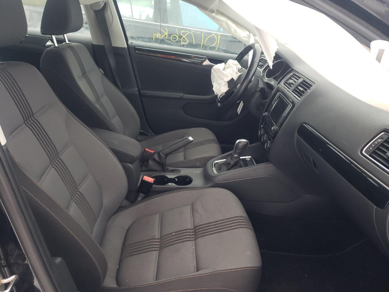 Photo 5 from auction – 2017 VOLKSWAGEN JETTA SE with VIN 3VWDB7AJ0HM377459
