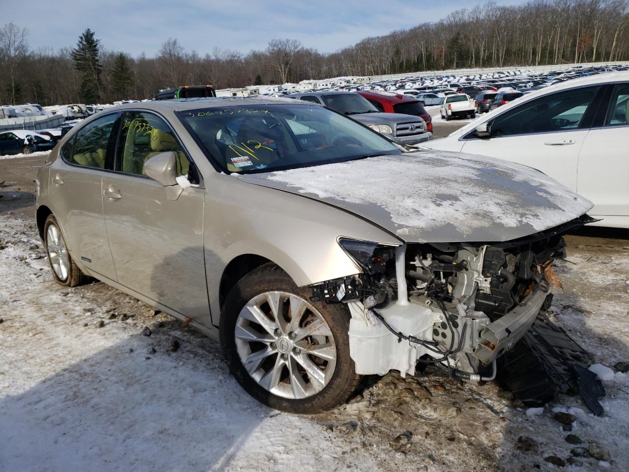 LEXUS ES 300H 2013 مع رقم تعريف المركبة JTHBW1GG0D2030012 - صورة من المزاد