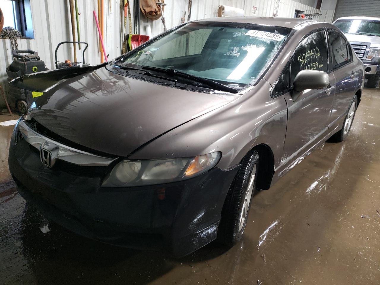 Photo 2 from auction – 2011 HONDA CIVIC LX with VIN 2HGFA1F56BH547385