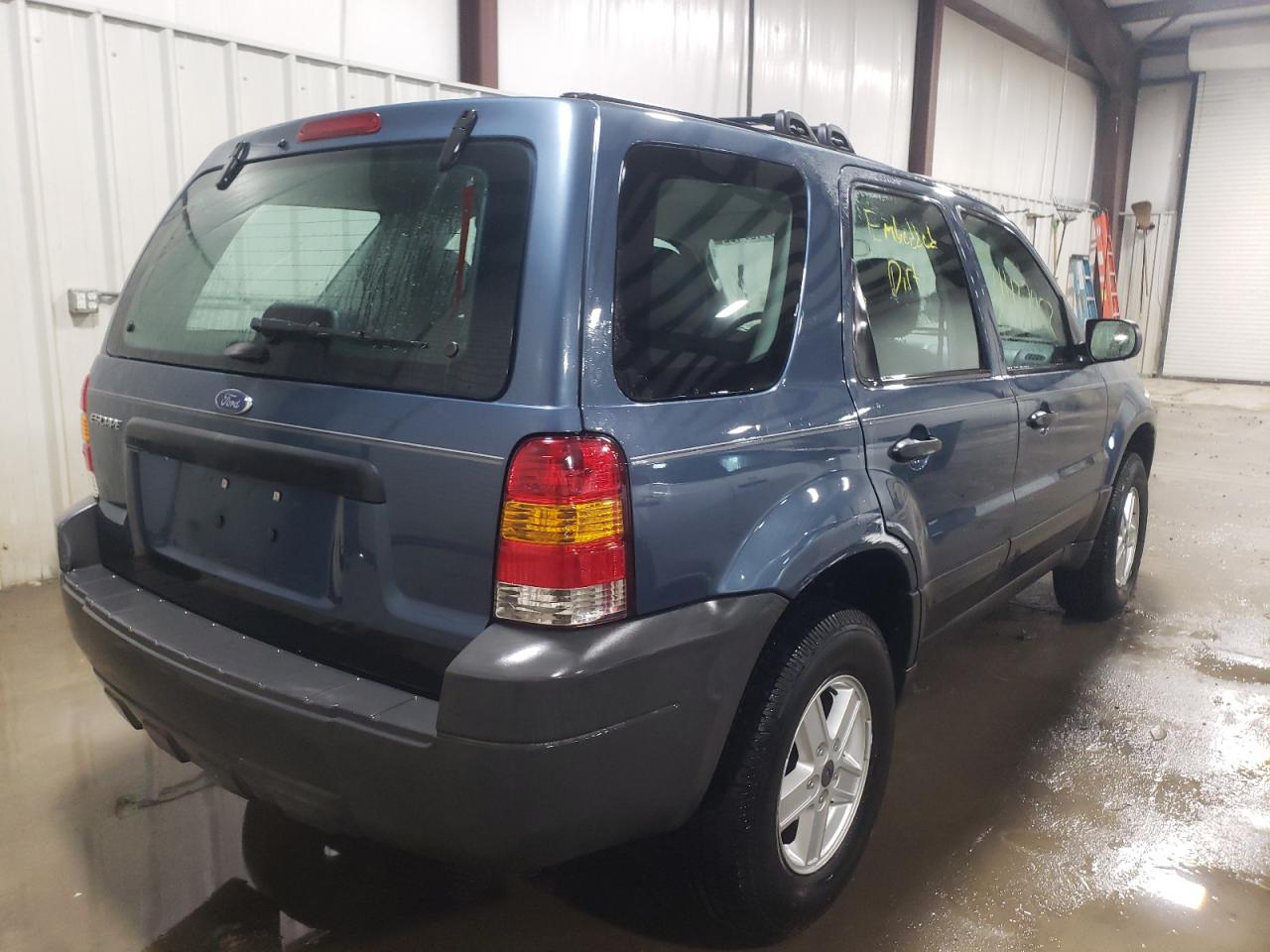 Photo 4 from auction – 2005 FORD ESCAPE XLS with VIN 1FMYU92Z65DA19378