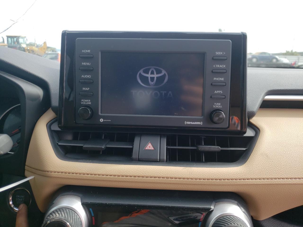 Photo 9 from auction – 2021 TOYOTA RAV4 XLE with VIN 2T3W1RFV8MC158653