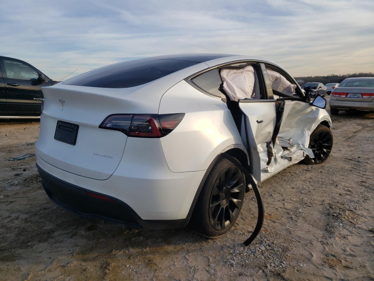 Photo 4 from auction – 2020 TESLA MODEL Y with VIN 5YJYGDEE7LF014588