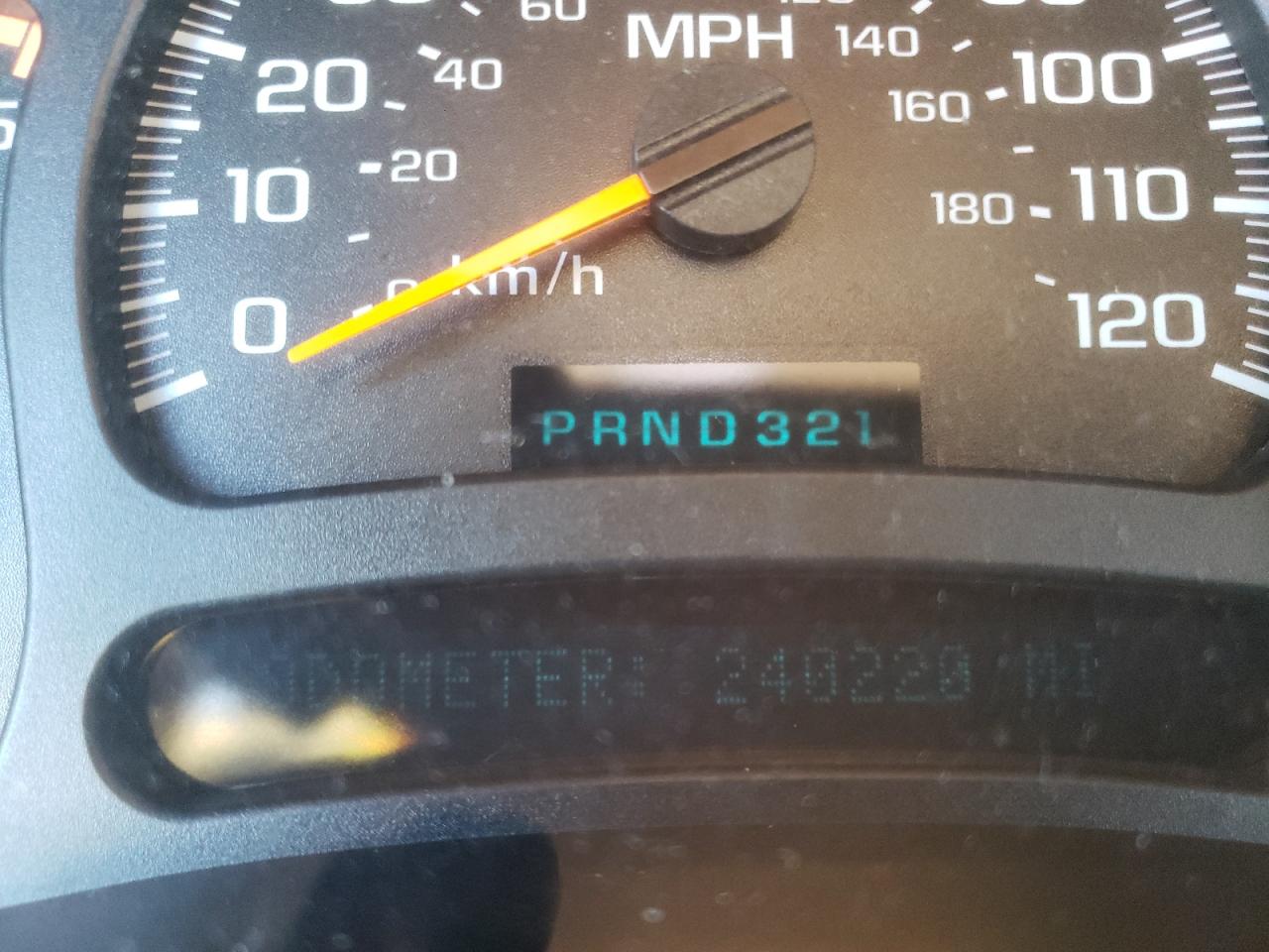Photo 8 from auction – 2003 CHEVROLET SILVERADO with VIN 1GCHK23143F124206