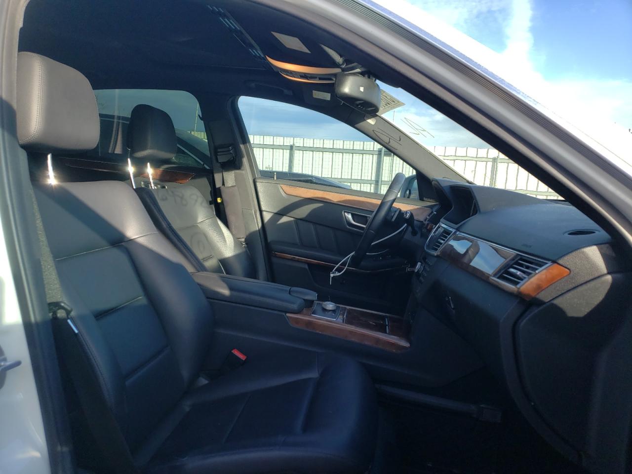 Photo 5 from auction – 2012 MERCEDES-BENZ E 350 with VIN WDDHF5KB1CA648920