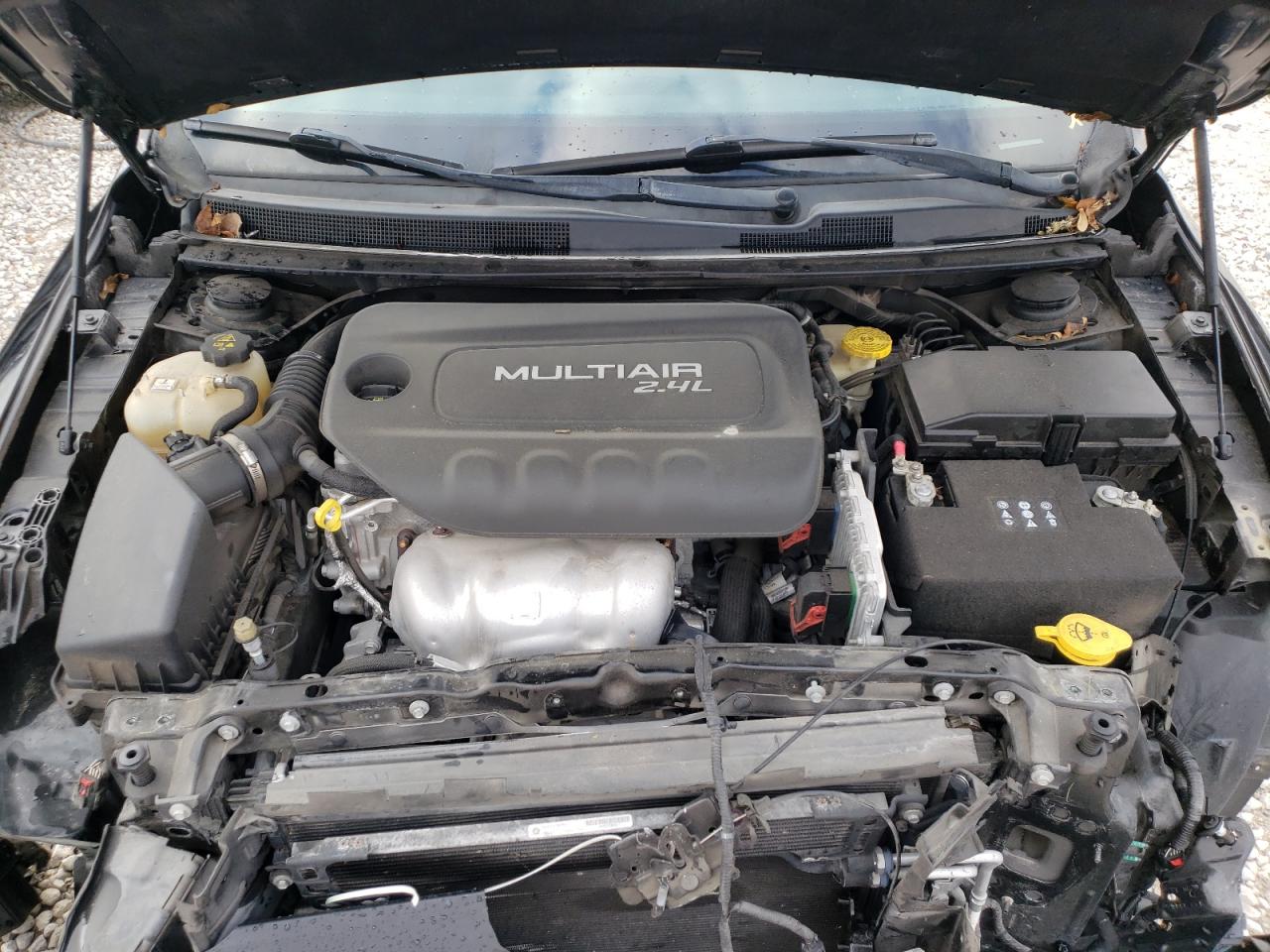 Photo 7 from auction – 2015 CHRYSLER 200 LIMITE with VIN 1C3CCCAB8FN685869