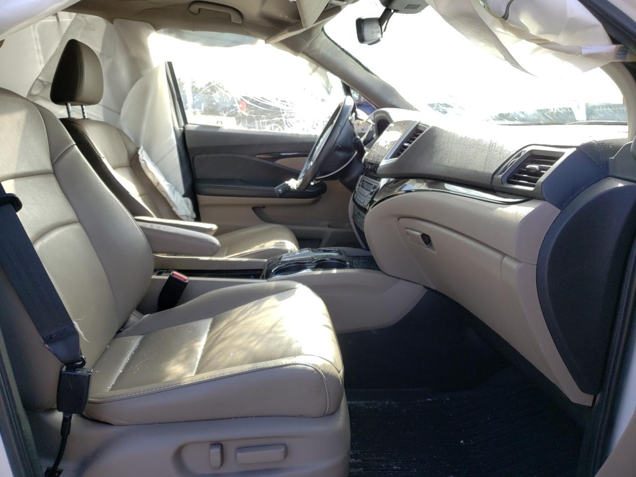 Photo 5 from auction – 2018 HONDA PILOT TOUR with VIN 5FNYF5H95JB019373