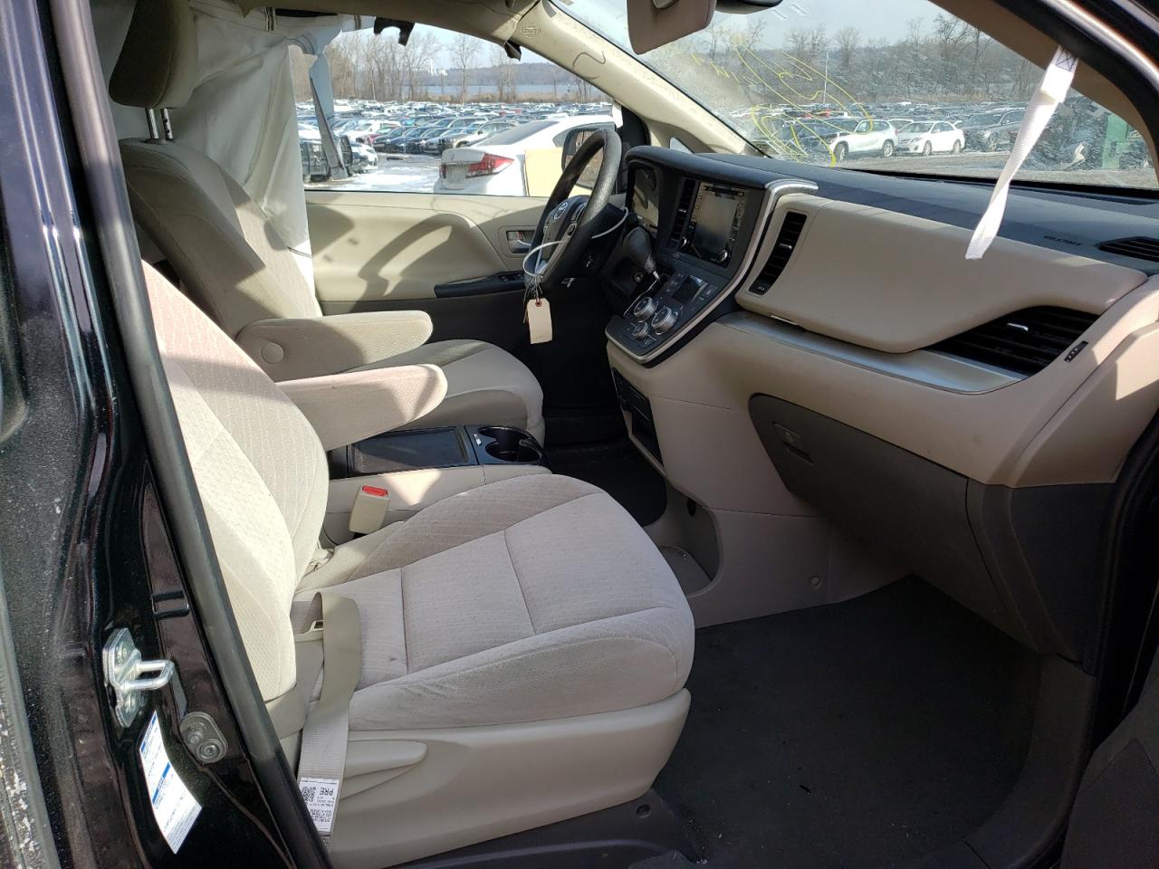 Photo 5 from auction – 2020 TOYOTA SIENNA LE with VIN 5TDJZ3DC7LS233276
