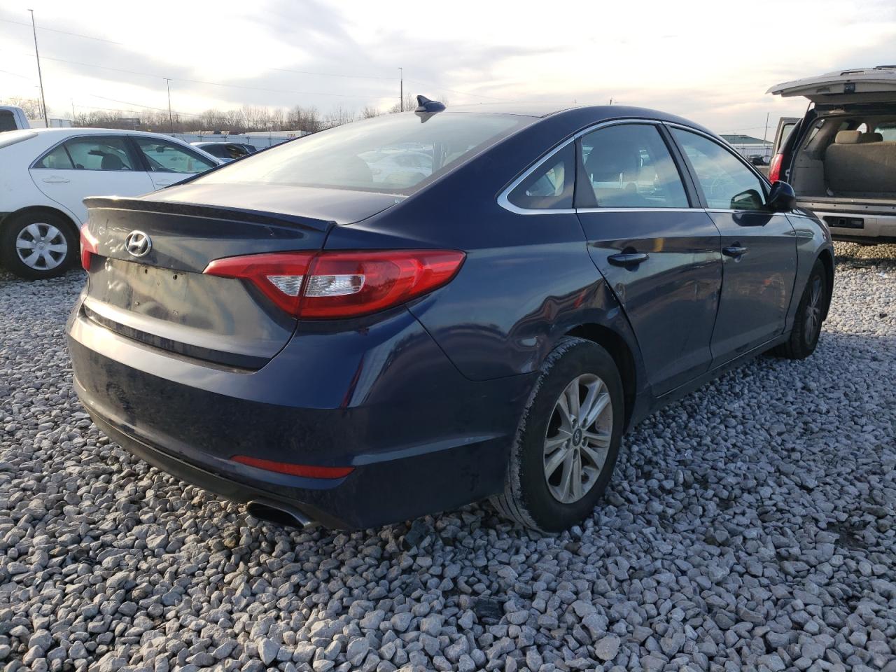 Photo 4 from auction – 2017 HYUNDAI SONATA SE with VIN 5NPE24AF5HH558340