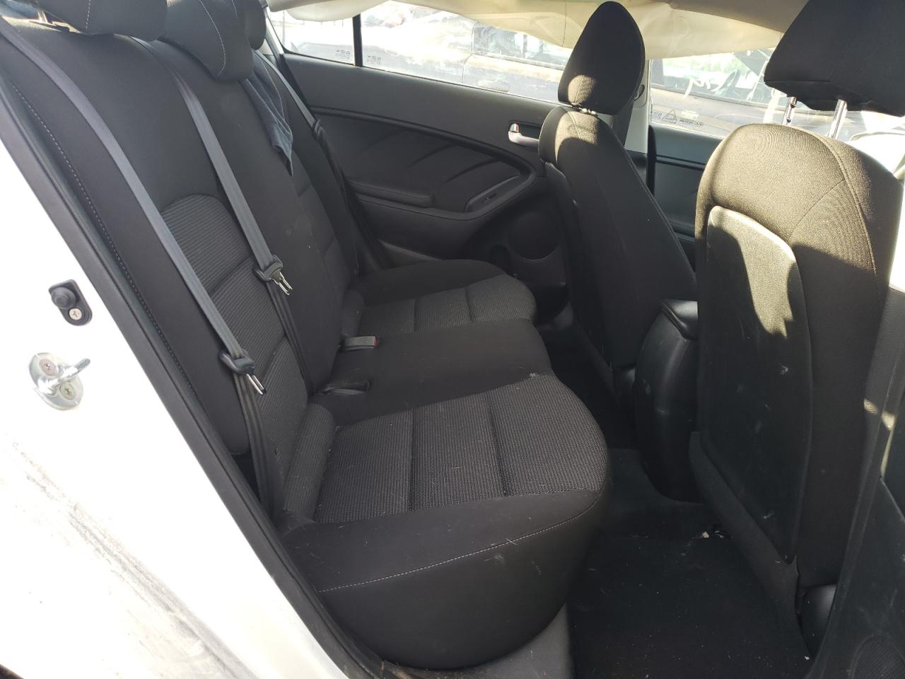 Photo 6 from auction – 2017 KIA FORTE LX with VIN 3KPFK4A72HE028604