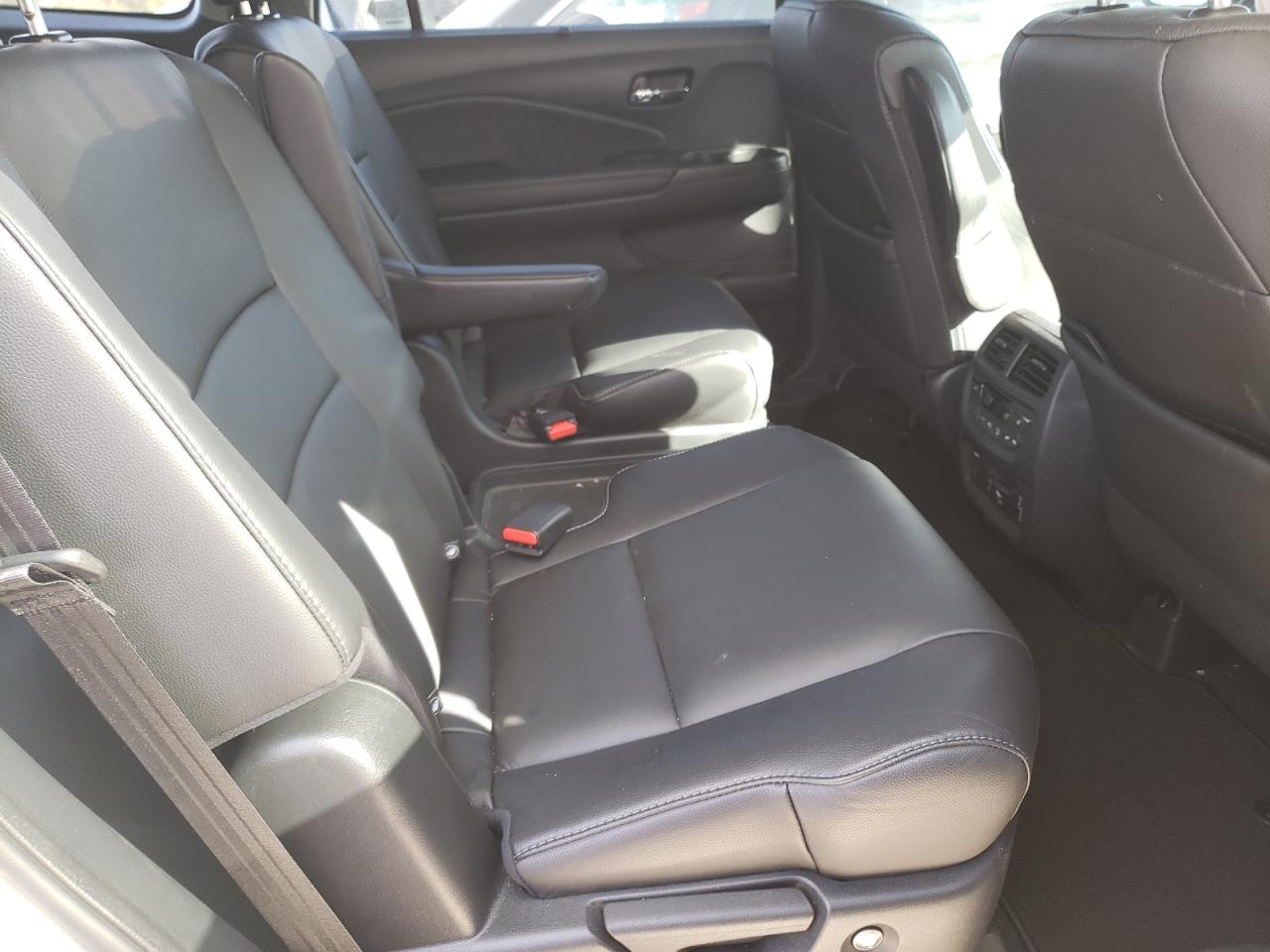 Photo 6 from auction – 2019 HONDA PILOT TOUR with VIN 5FNYF5H67KB014425