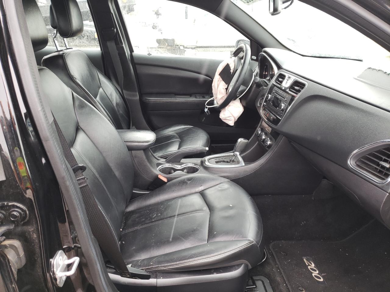 Photo 5 from auction – 2014 CHRYSLER 200 LIMITE with VIN 1C3CCBCG4EN183913