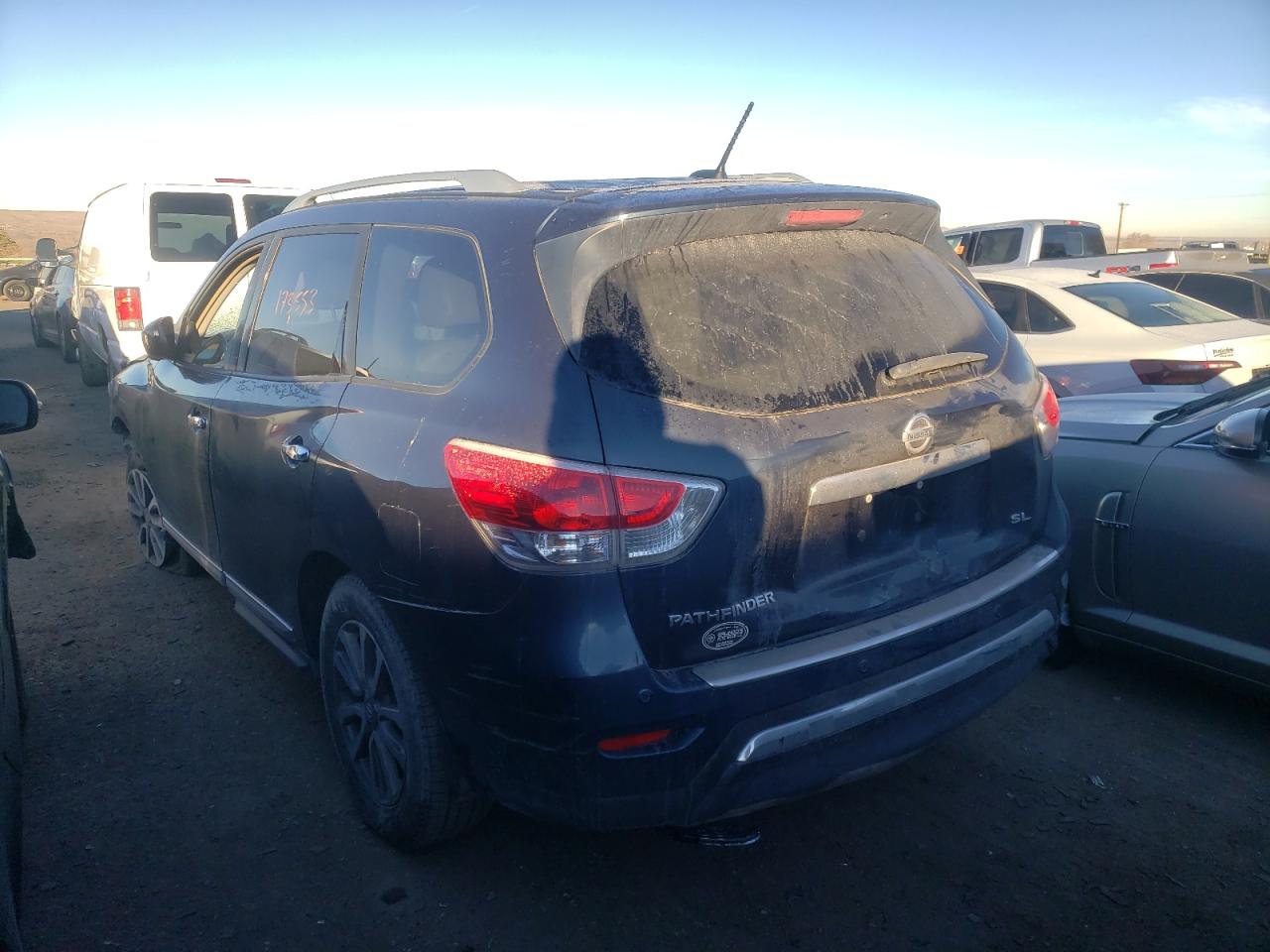 Photo 3 from auction – 2013 NISSAN PATHFINDER with VIN 5N1AR2MN7DC643294