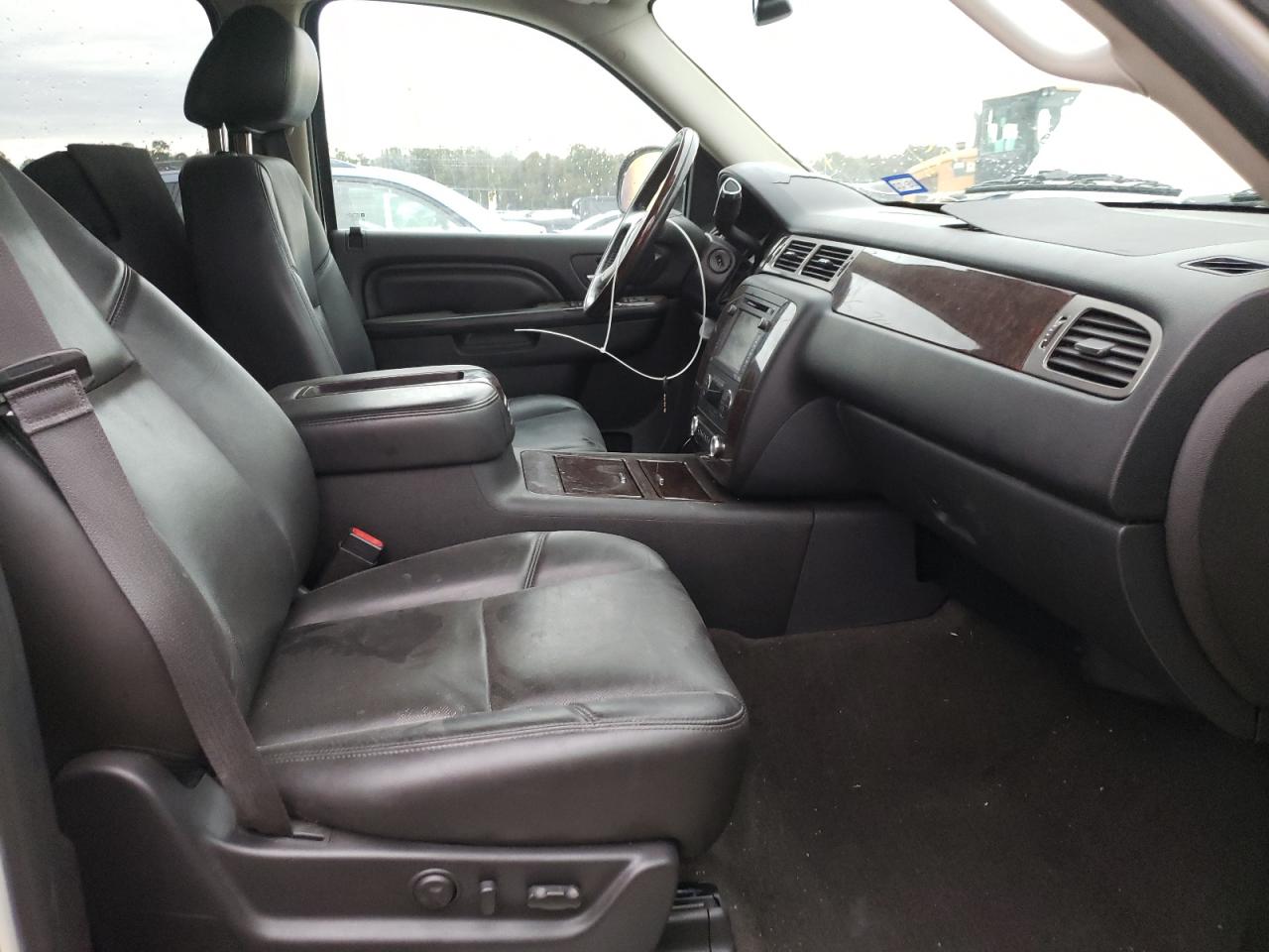 Photo 5 from auction – 2013 GMC YUKON DENA with VIN 1GKS2EEF5DR367401
