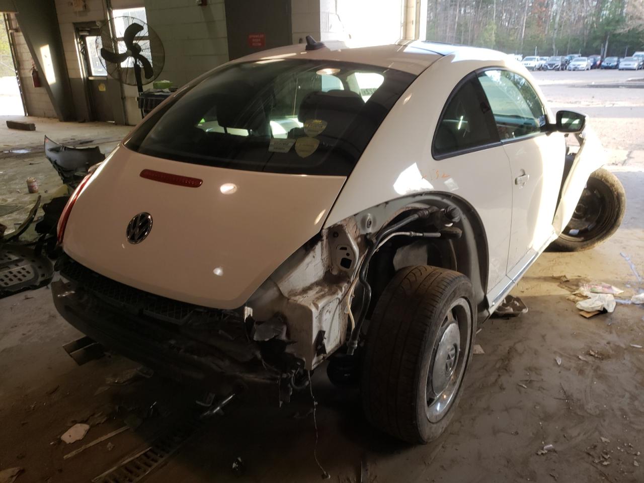 Photo 4 from auction – 2012 VOLKSWAGEN BEETLE with VIN 3VWJX7AT8CM663543