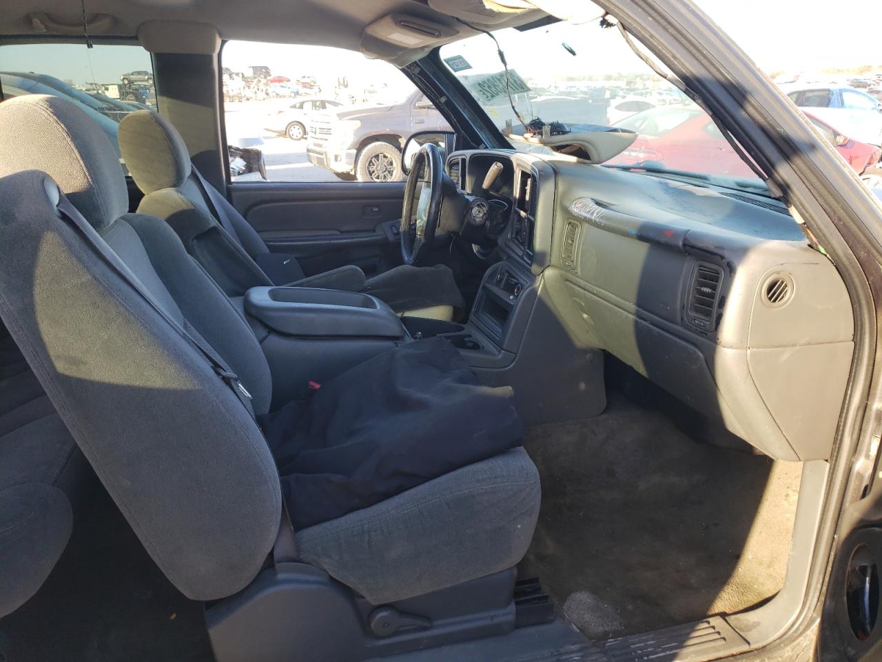 Photo 5 from auction – 2004 CHEVROLET SILVERADO with VIN 2GCEC19T941320380