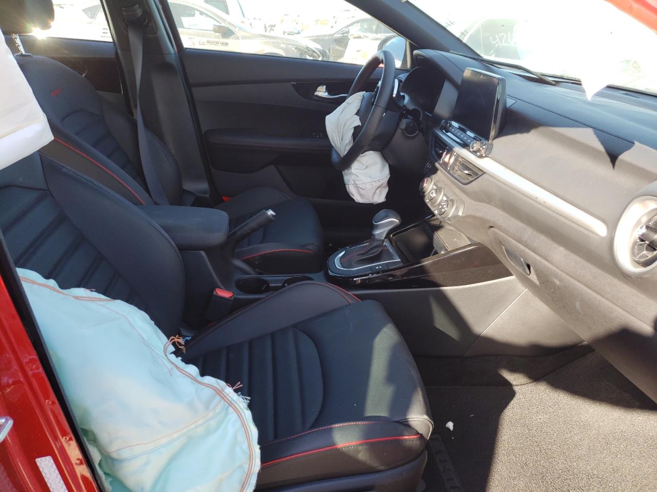 Photo 5 from auction – 2021 KIA FORTE GT with VIN 3KPF44AC1ME409586